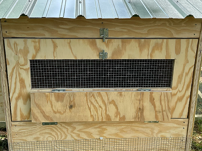 Door vent for cross air flow in the summer months